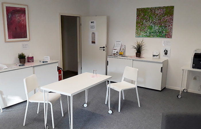 Tisch und Stühle
